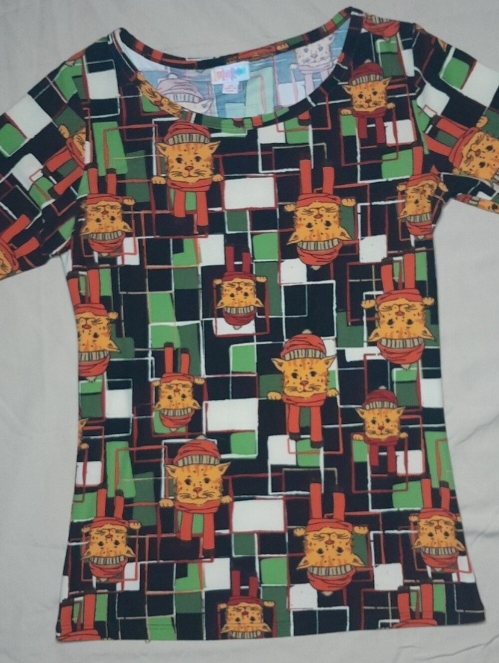 LuLaRoe Women’s XS Gigi Top Short Sleeve Cats W/ Hat & Scarve Winter Holiday
